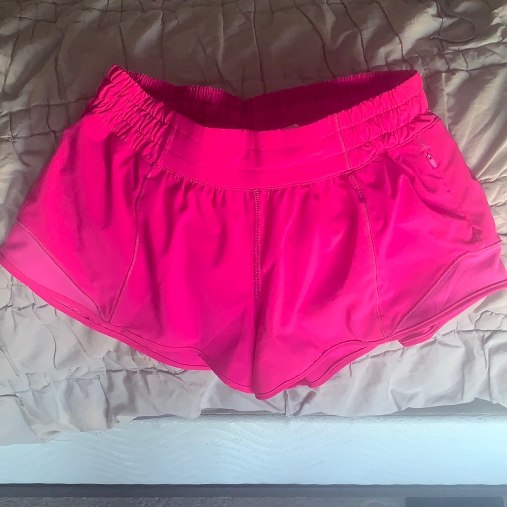 Lululemon POWPINK hotty hot shorts 2.5